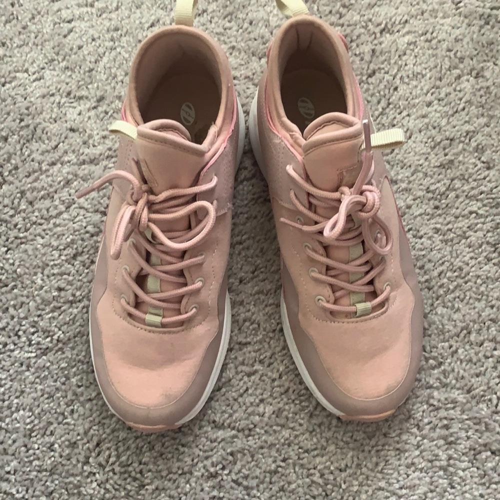 Pink Heelys